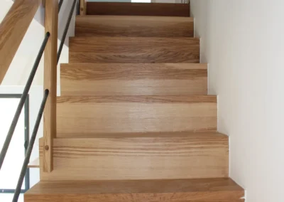 ebenisterie-menuiserie-blois-escalier-bois-cypres-du-bois-11-q80