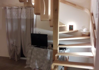 ebenisterie-menuiserie-blois-escalier-sur-mesure-bois-cypres-du-bois
